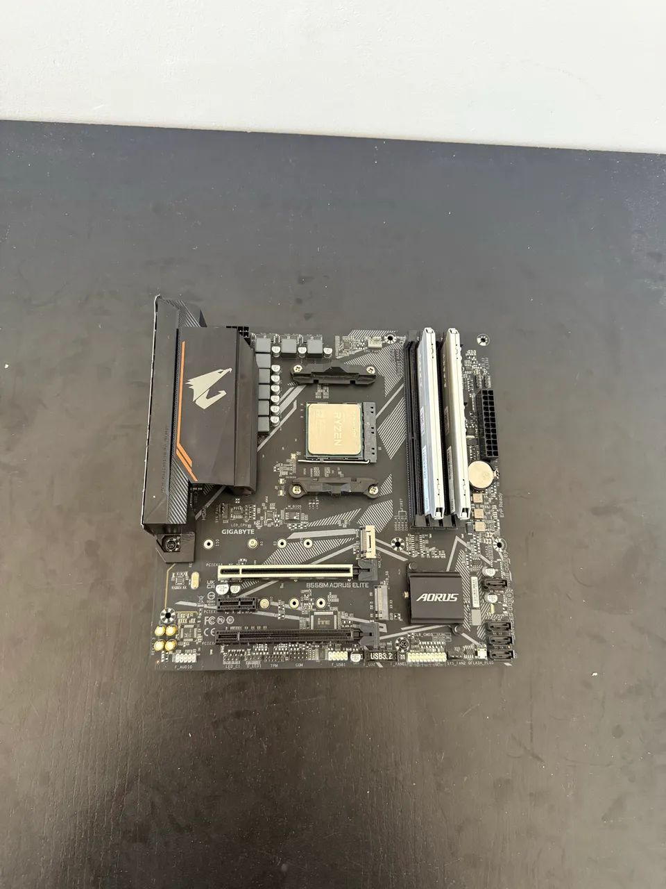 Placa mãe Aorus Elite B550M AM4