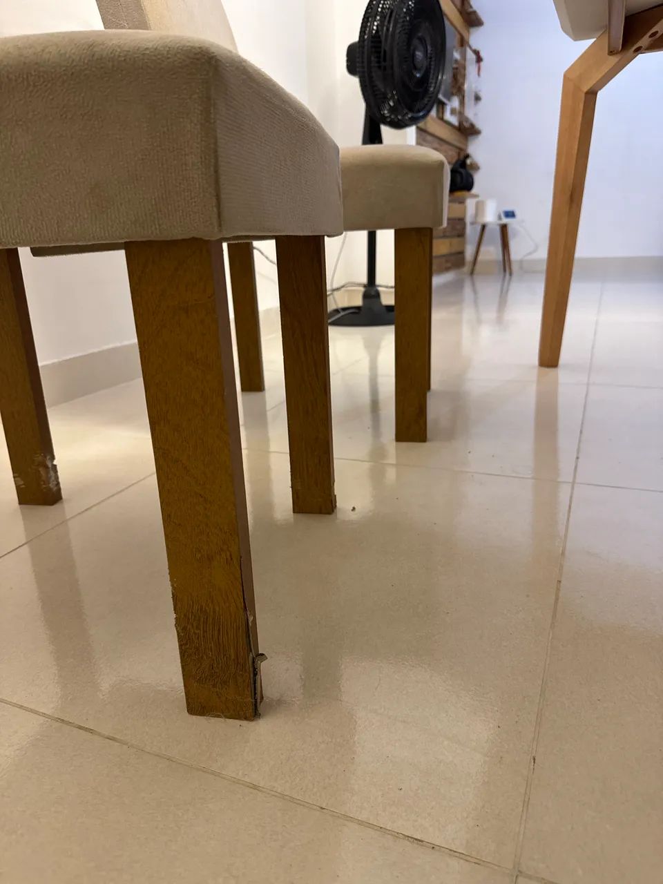MESA COM 4 CADEIRAS - Foto 2
