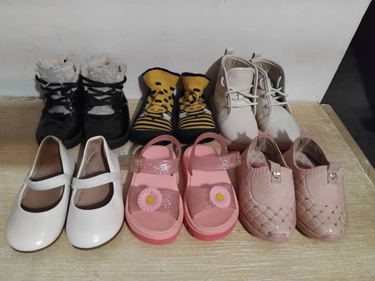 Lote de calçados para meninas números 20