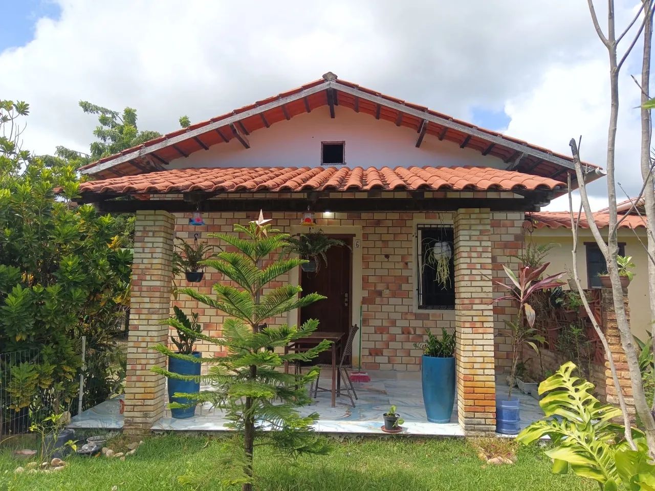 ALUGA-SE CASA EM PARACURU - CE 