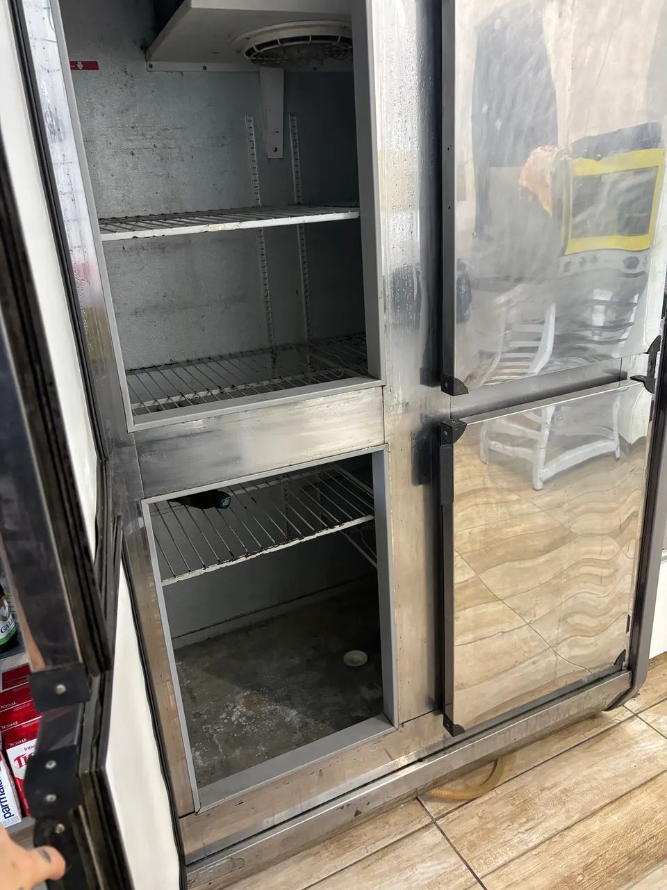GELADEIRA INDUSTRIAL SULFORTE 4 PORTAS - FUNCIONANDO PERFEITAMENTE - Foto 4