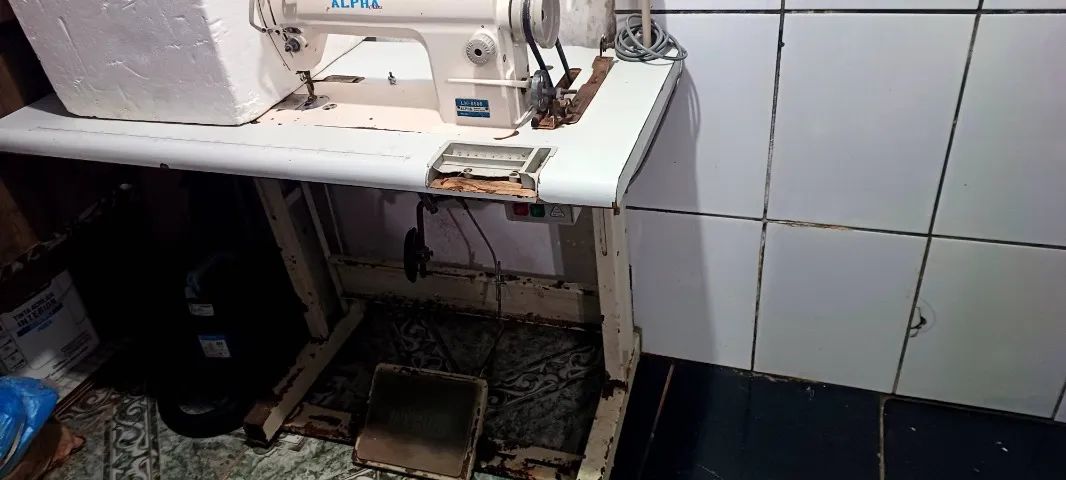 Maquina de costura industrial reta marca Alpha modelo LH8500 - Foto 2