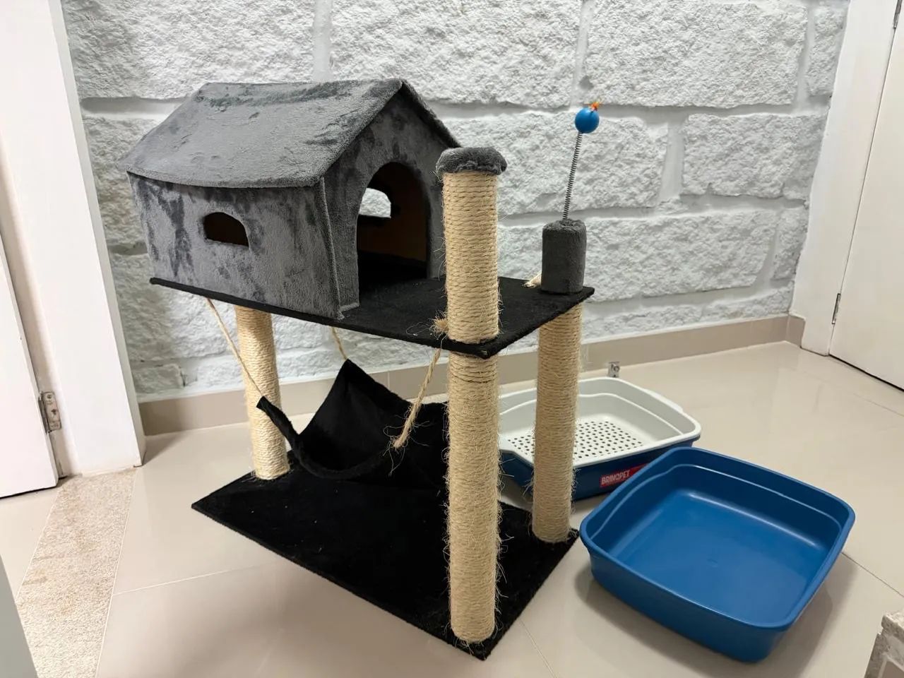 Casinha de Gato Com Rede e Brinquedo + Caixa de areira com 2 Bandeijas - Foto 2