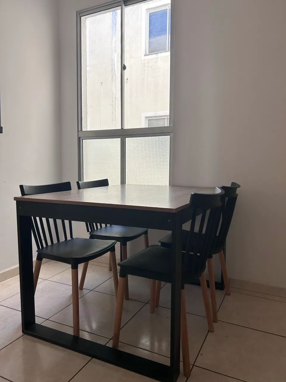 Conjunto de Mesa e Cadeiras  - Foto 4