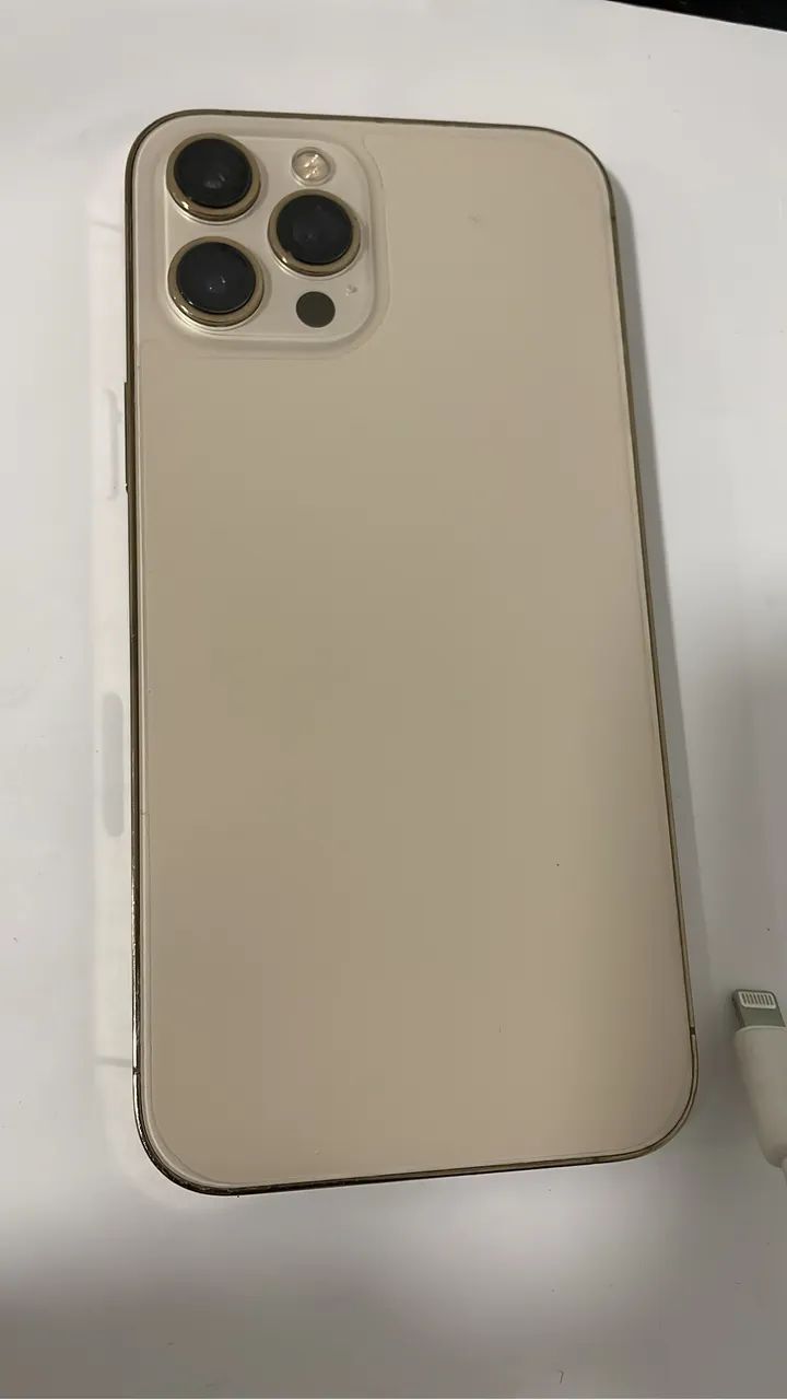 iPhone 12 Pro Max dourado 