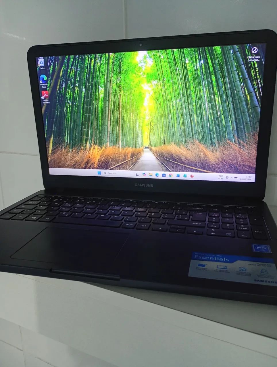 Notebook Samsungo com 3 meses de garantia! Muito bom para estudar...