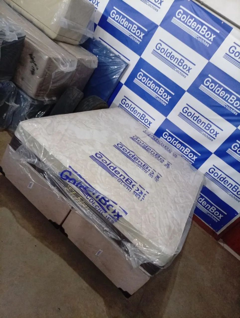 Cama Queen box e colchão 