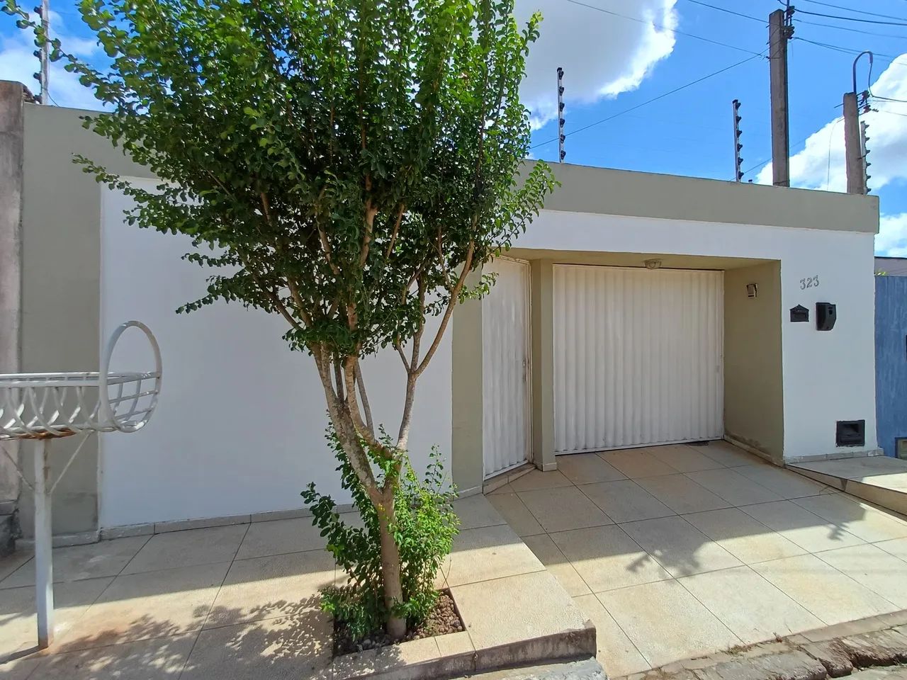 Vendo casa com piscina
