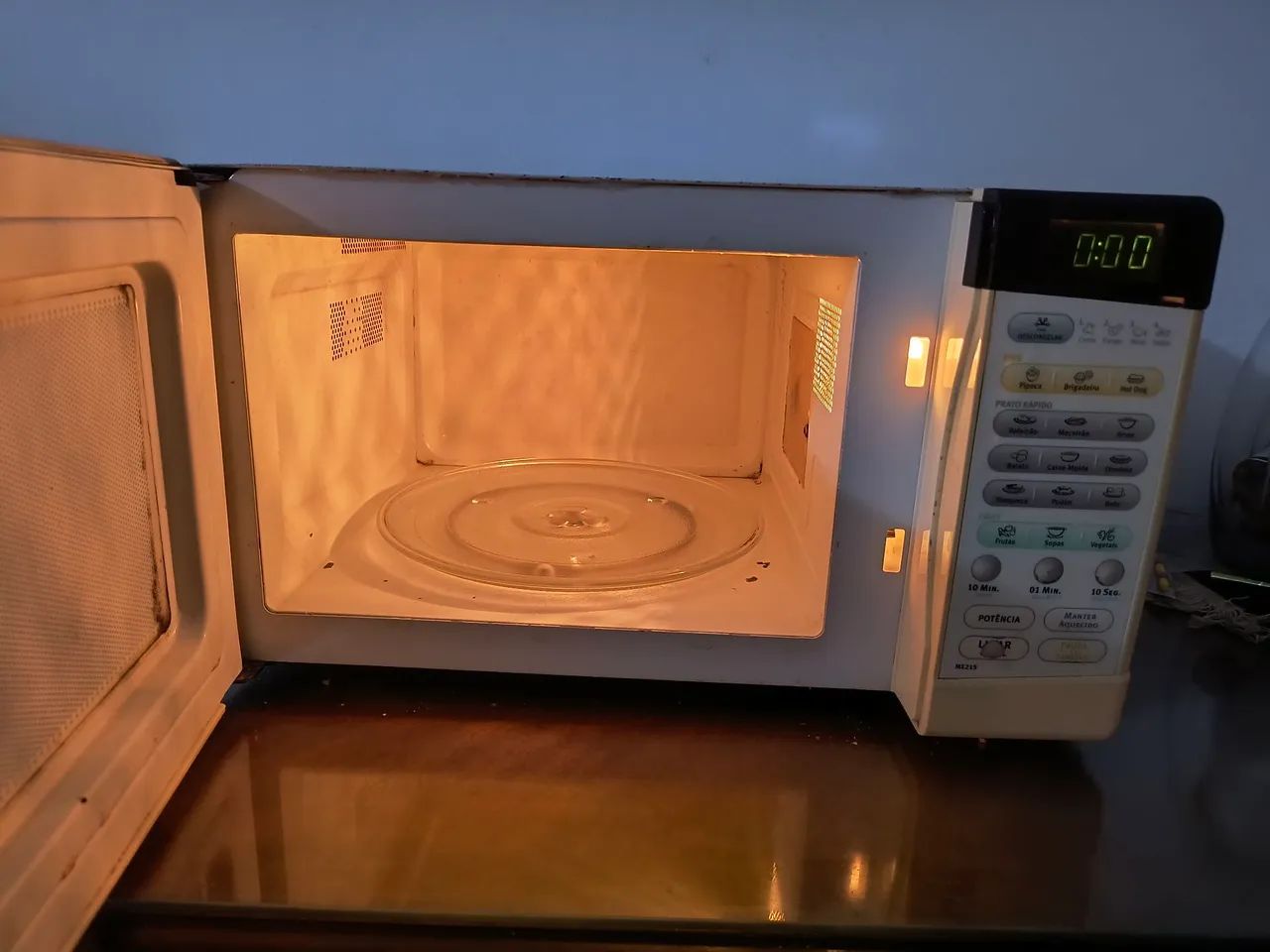 Microondas Electrolux ME21S COM DEFEITO - Foto 2