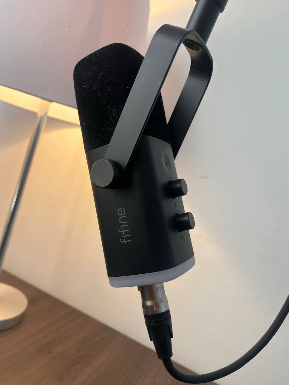 Kit Streaming/ Podcast: Microfone dinâmico AM8 FIFINE + interface Áudio FIFINE - Foto 2