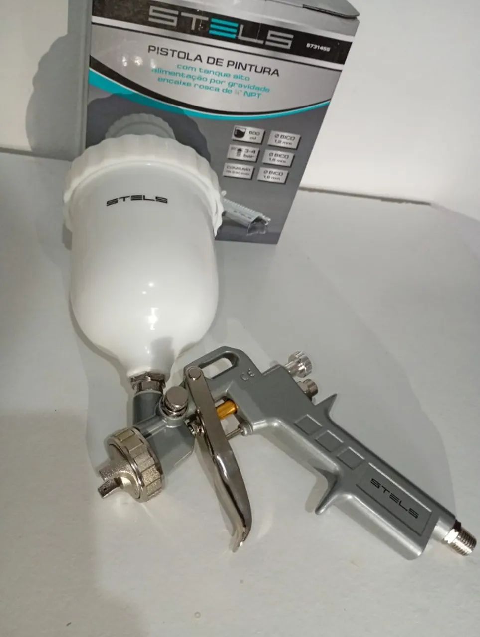 Stels Professional Pneumatic Spray Gun with 3 Nozzles