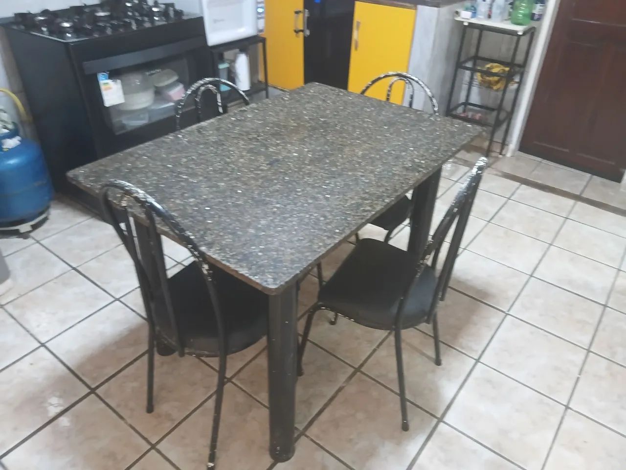 Mesa e cadeiras  - Foto 2