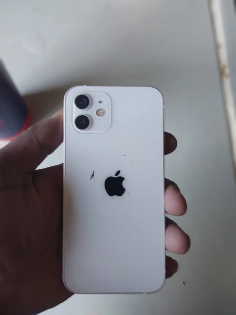 iPhone 12 com detalhes