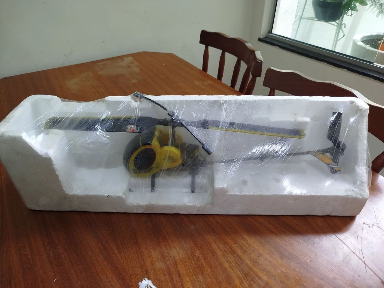 Helicóptero de controle remoto