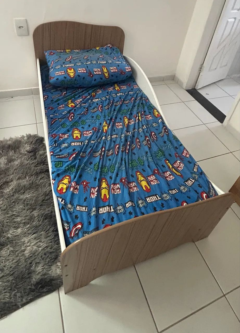 Mini cama , com o tamanho muito legal. Meu filho dormiu nela até 9 anos tranquilo. 