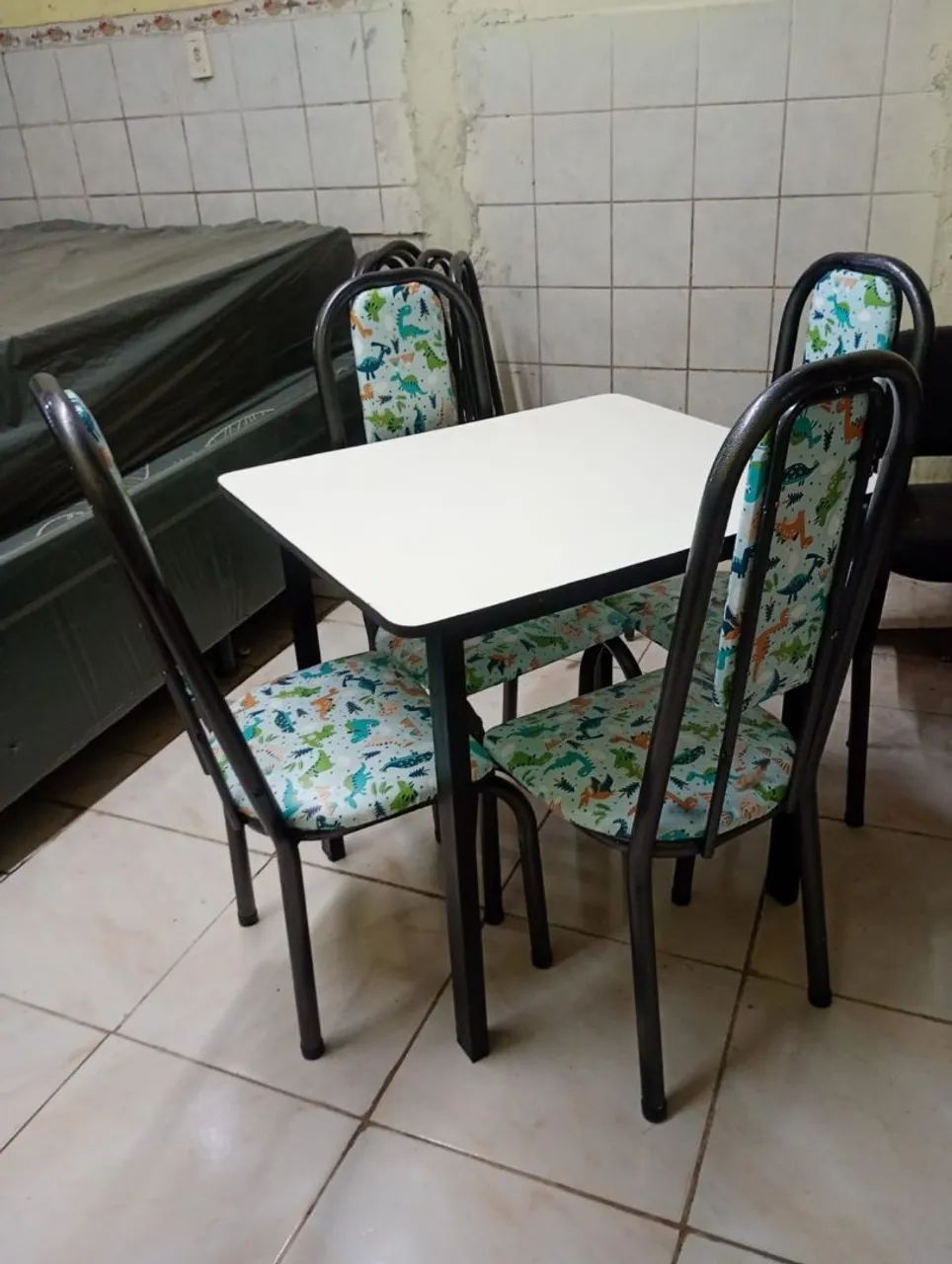 Lindas mesas reformadas com 4 cadeiras  - Foto 2
