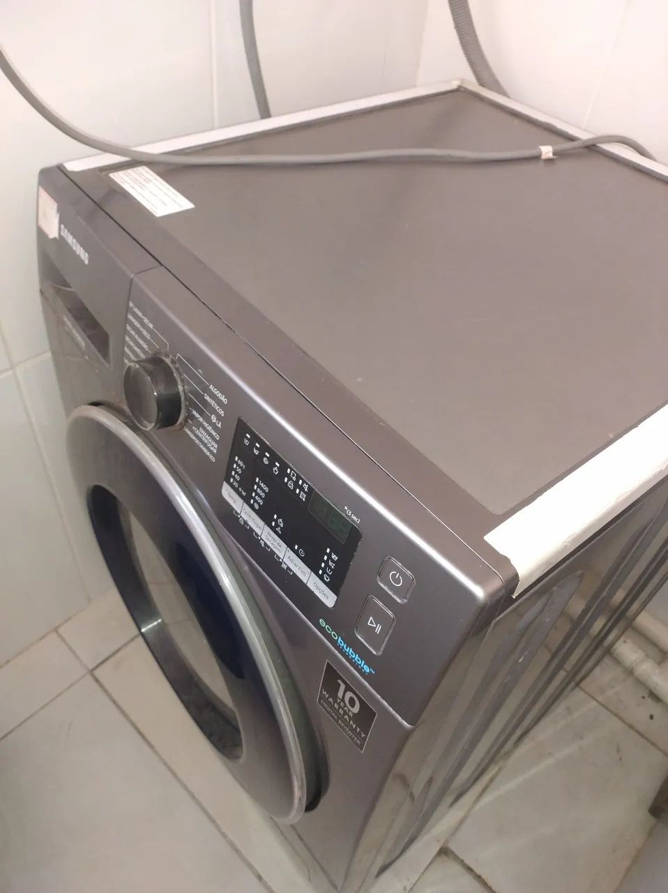 Máquina lava e seca, com defeito. Mas funcionando.