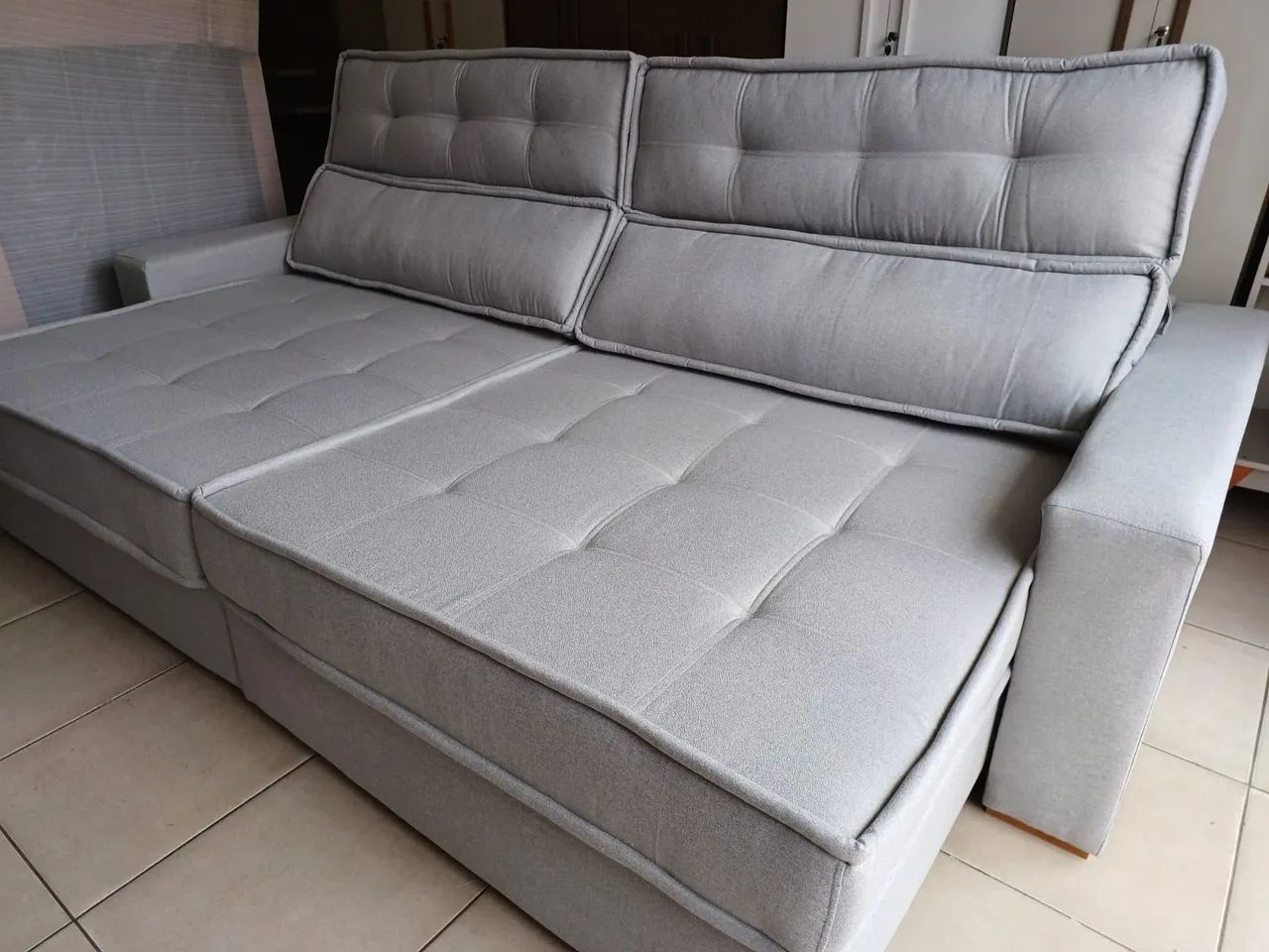 Sofá Retratil Novo Tem 2.70 De Largura Tecido Linho. - Foto 4