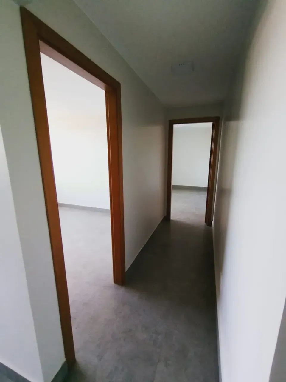 Excelente apto com 2 qts totalmente reformado localização previlegiada - Foto 4
