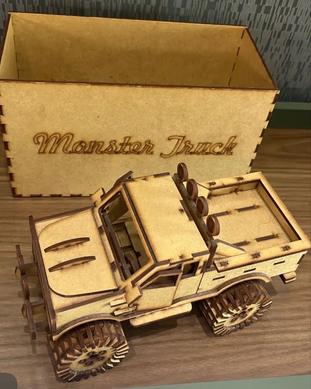 Carrinho madeira monster truck  - Foto 4