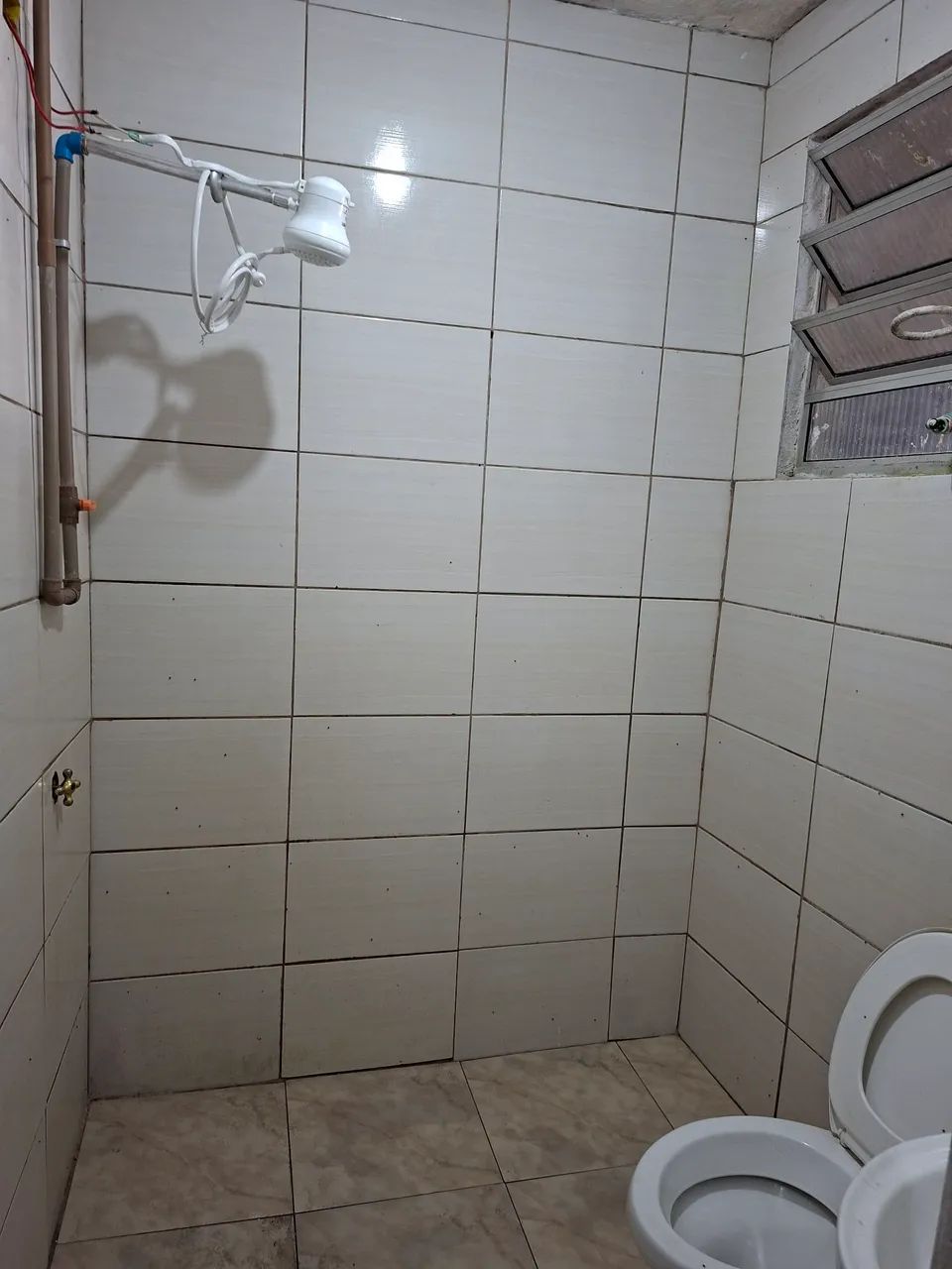 Alugo casa de fundos - Foto 3