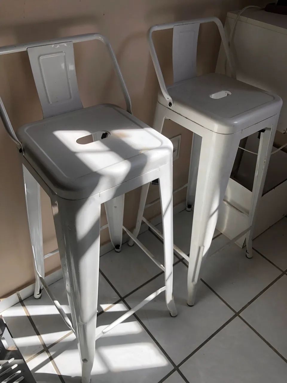 Banquetas altas em aço brancas - Foto 2