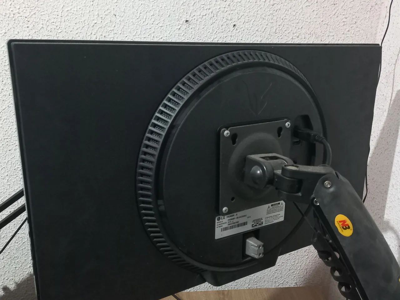 Monitor LG Ultraguear 24p 144hz 1ms - Foto 3