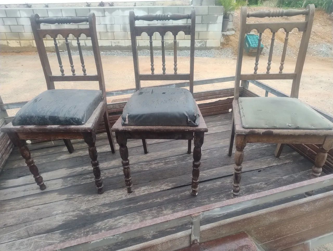 Cadeiras antiguidade...obs; bom reformar... - Foto 2