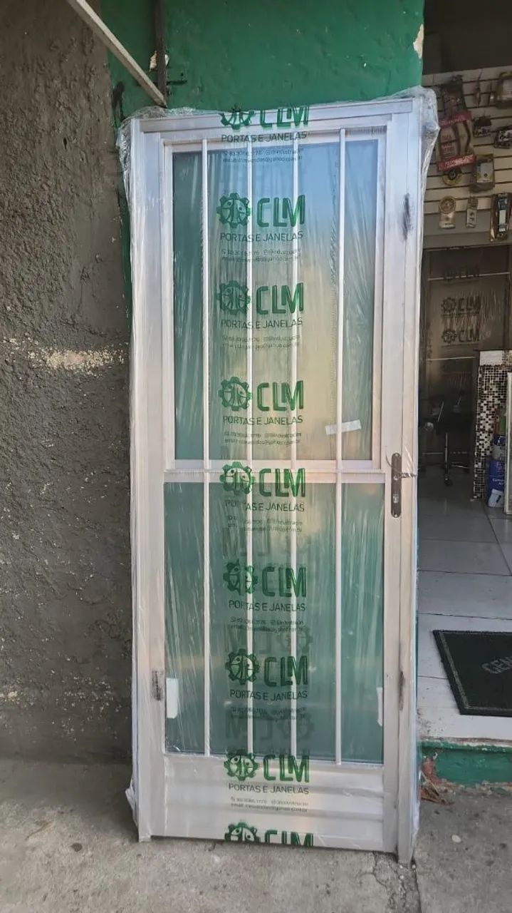 PORTAS DE ALUMÍNIO