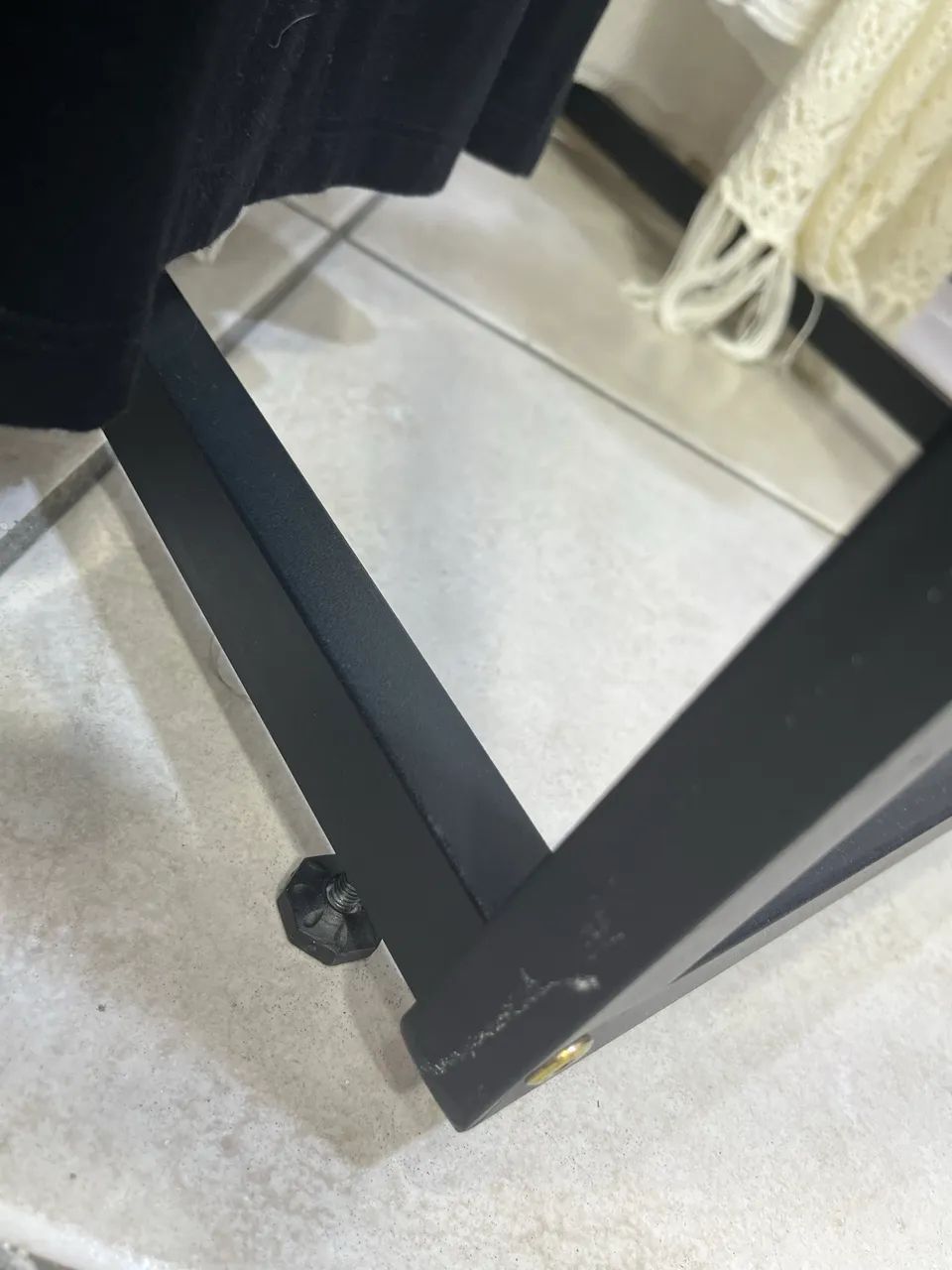 Mesa central com arara para loja - Foto 3