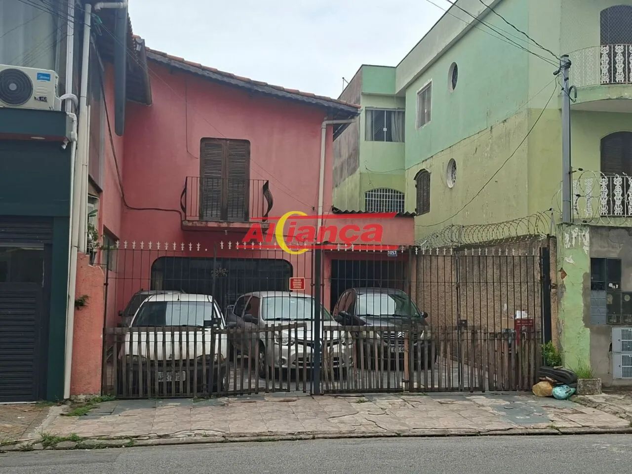 Casa Comercial com 250 metros - Parque Renato Maia