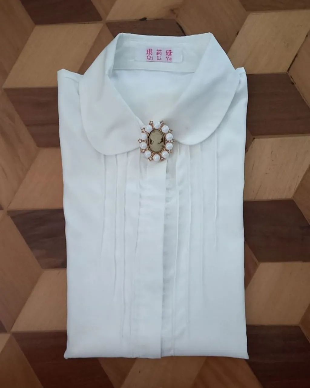 Broche de Camafeu Bege de Pérolas Brancas (novo) - Foto 3