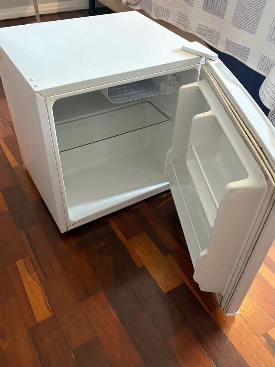 Frigobar Midea 45litroa - Foto 2