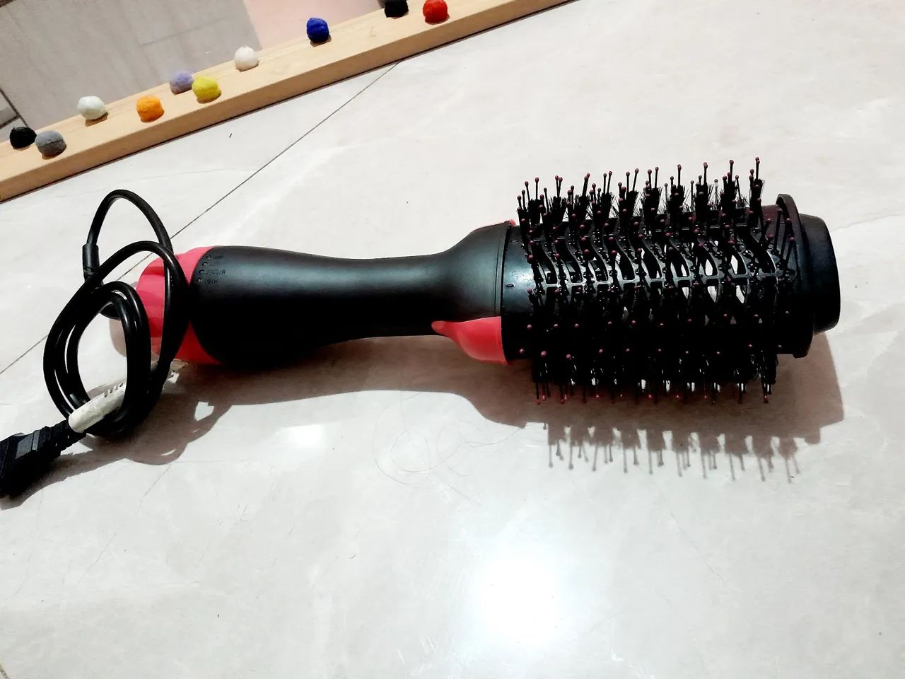 Escova secadora e alisadora