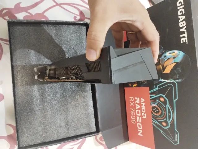 RX 7600 8gb OC Gigabyte - Foto 3