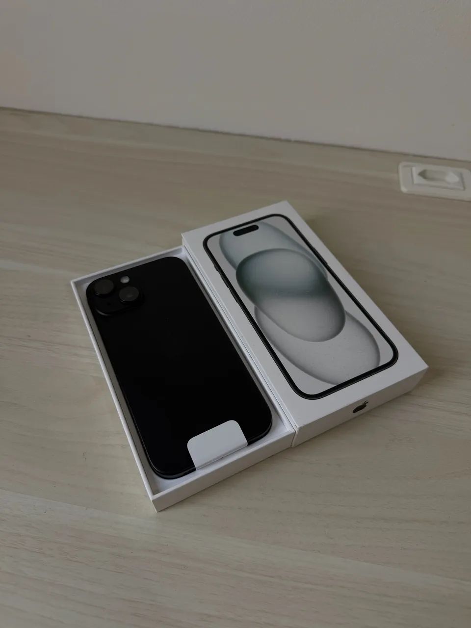 iPhone 15 128gb novo na caixa - Celulares e Smartphones - Centro
