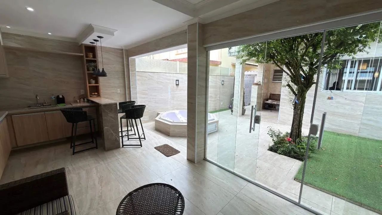 Sobrado a venda 2 quartos, 2 vagas - Ponta da Praia