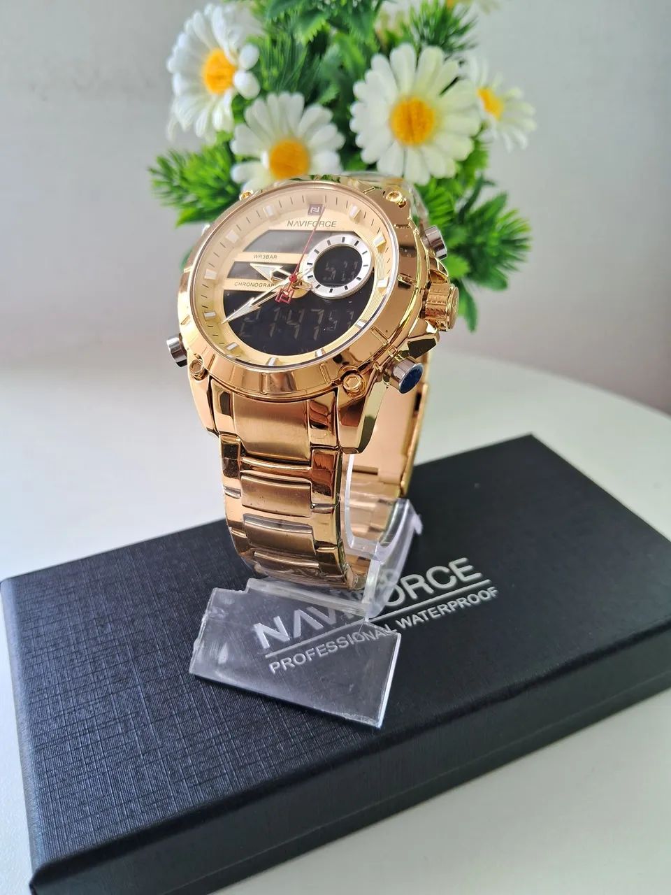 Rel ógio Naviforce Luxo dourado. - Foto 2