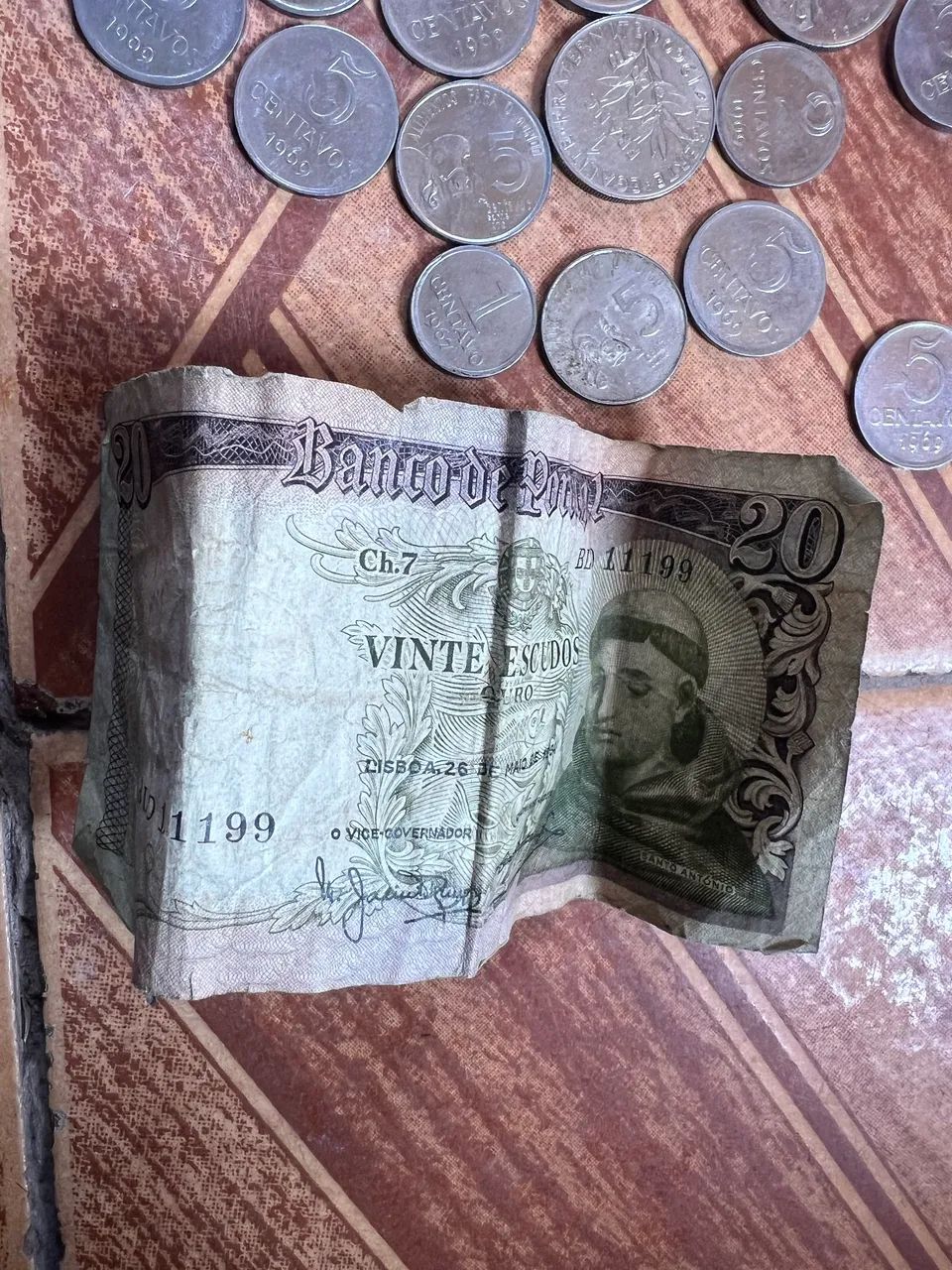 Vende-se moeda antiga variado - Foto 2