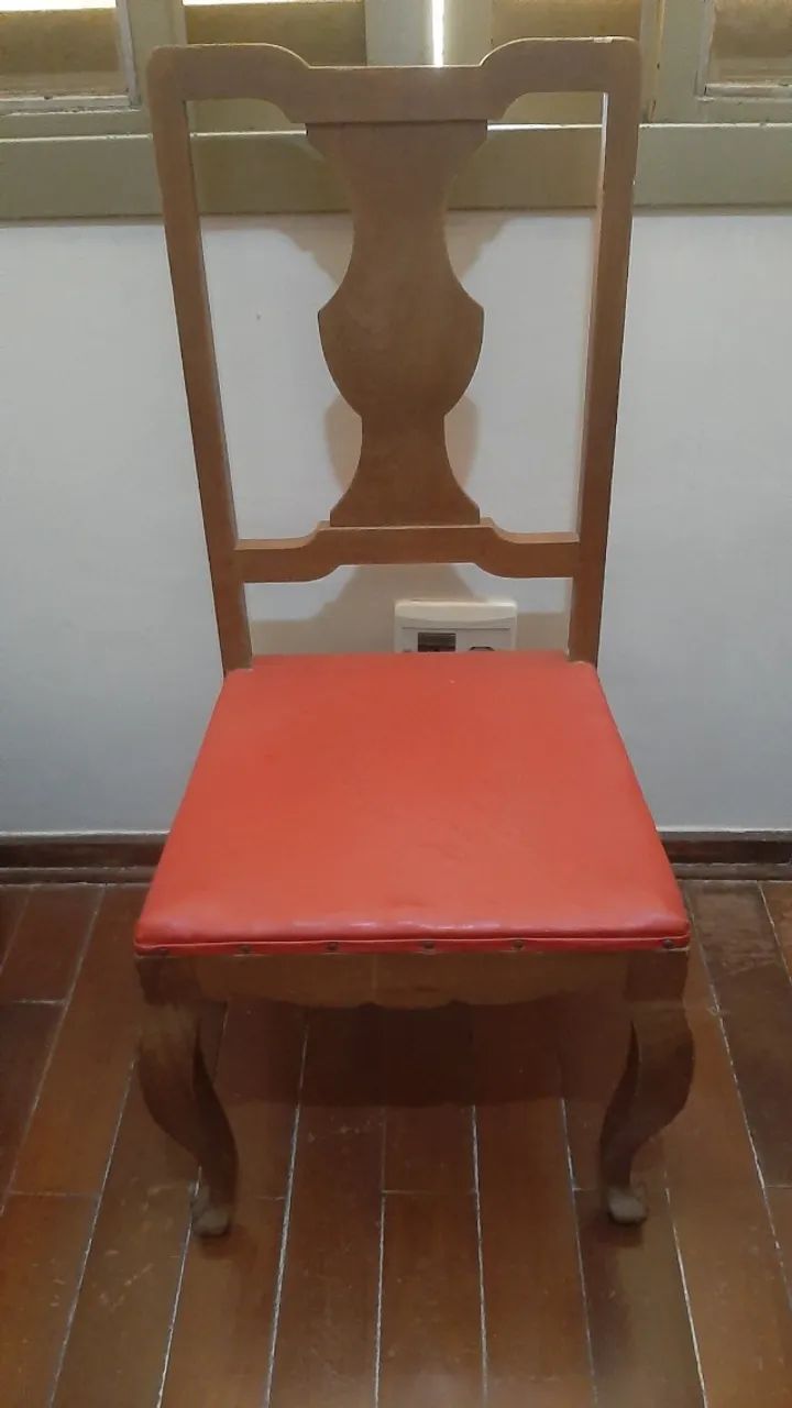 CADEIRA ANTIGA DE MADEIRA(MACIÇA) ESTILO PROVENÇAL - VINTAGE