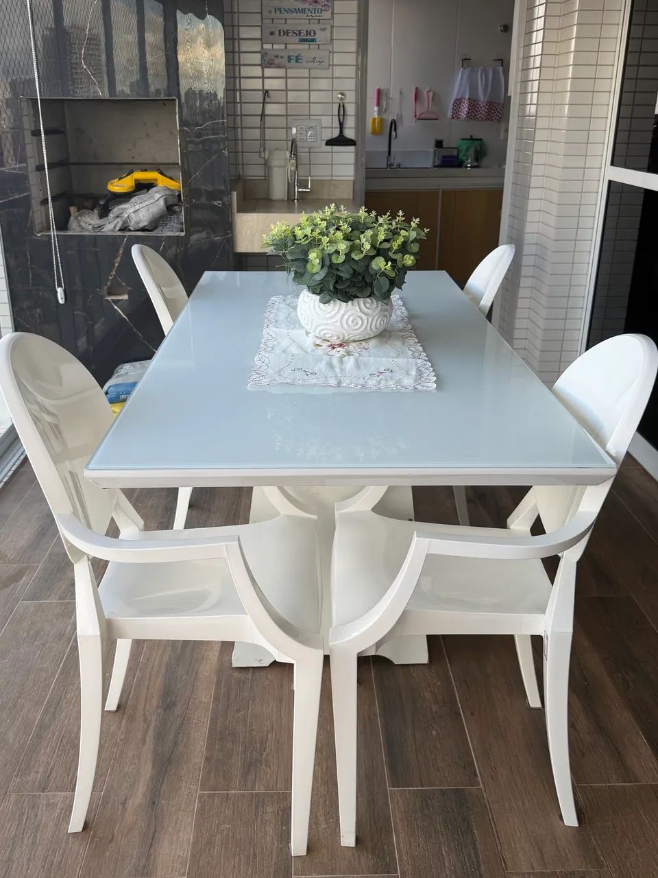 Mesa de jantar 4 lugares - mdf e vidro temperado. Lindíssima!  - Foto 3