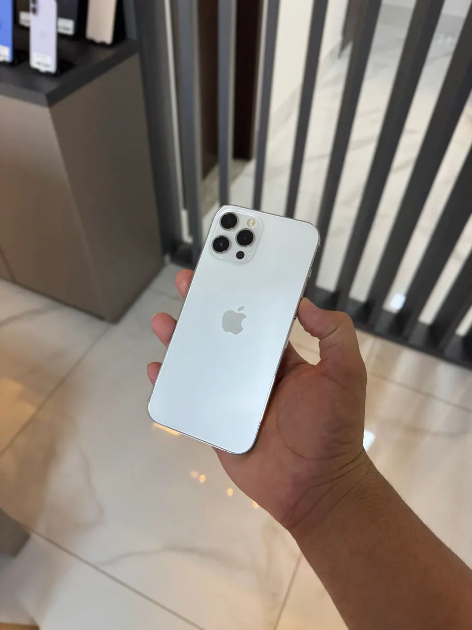 iPhone12 Pro 256GB シルバー(白) iPhone 12 Pro 256GB SILVER (seminovo) – LS