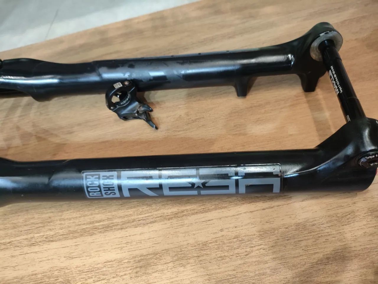 Suspensão Rock Shox Reba Boost 100mm de curso  - Foto 4