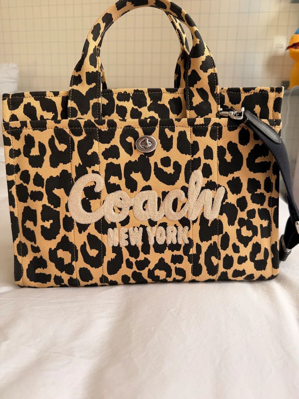 Bolsa Saco Coach Cargo Tote 26 Lona De Algodão Animal Print - Foto 2