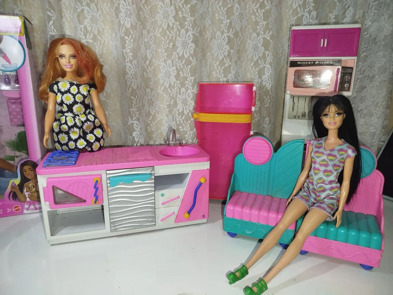 Lote bonecas Barbie + Cozinha  - Foto 4