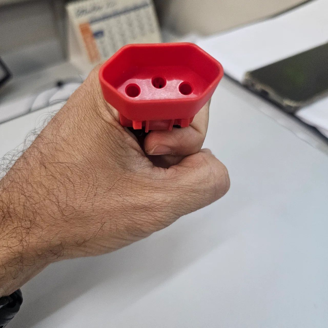 Tomada vermelha 10A octogonal com rabicho
