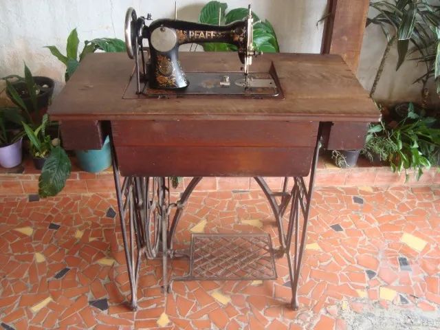 Antiguidade Maquina de Costura PFAFF 31 década de 30 - Foto 2