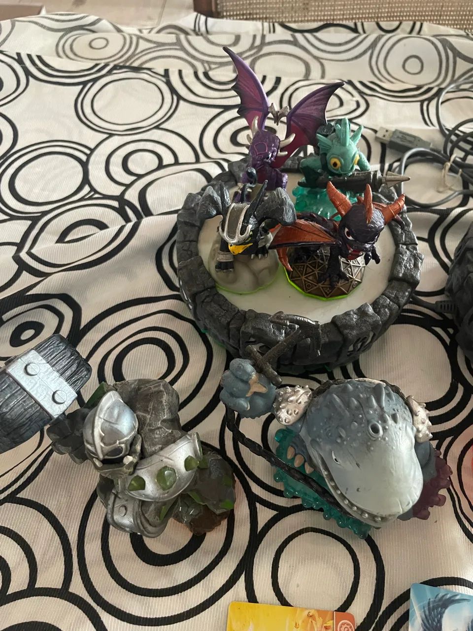 Skylanders bonecos e base  - Foto 5