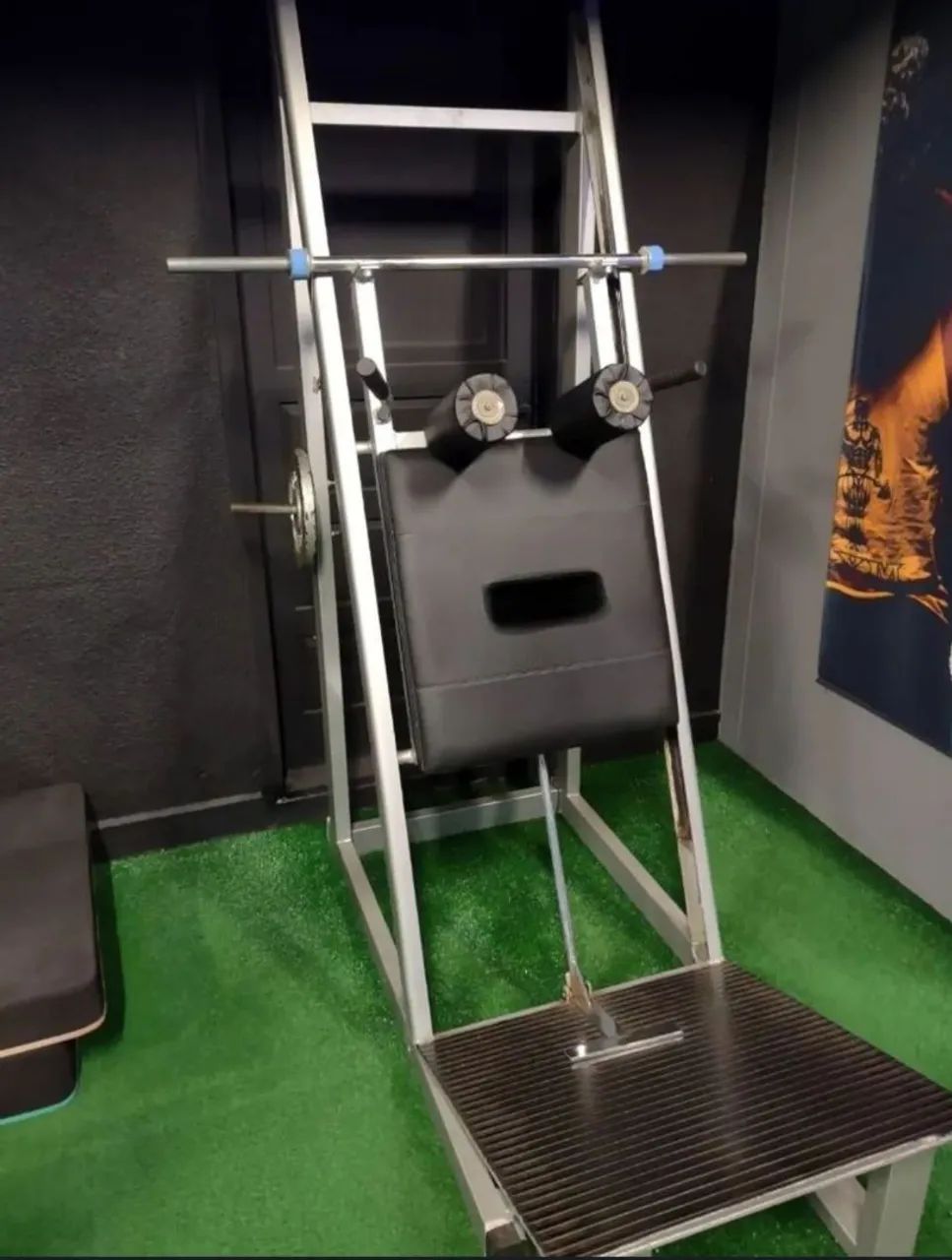 AGACHAMENTO HACK MÁQUINA - EQUIPAMENTO APARELHO MUSCULAÇÃO 
