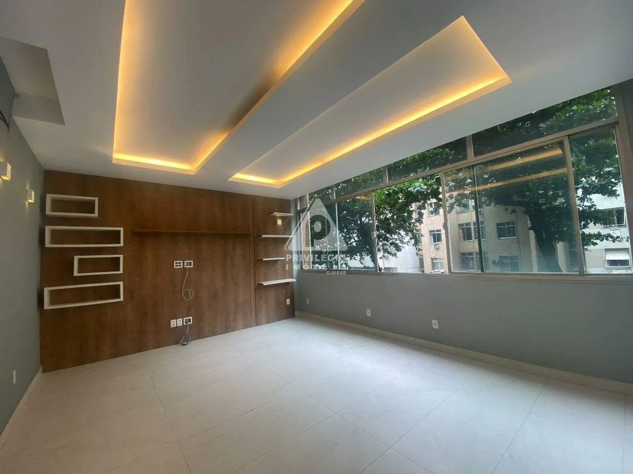 Apartamento original 3 quartos, reformado com vaga de garagem